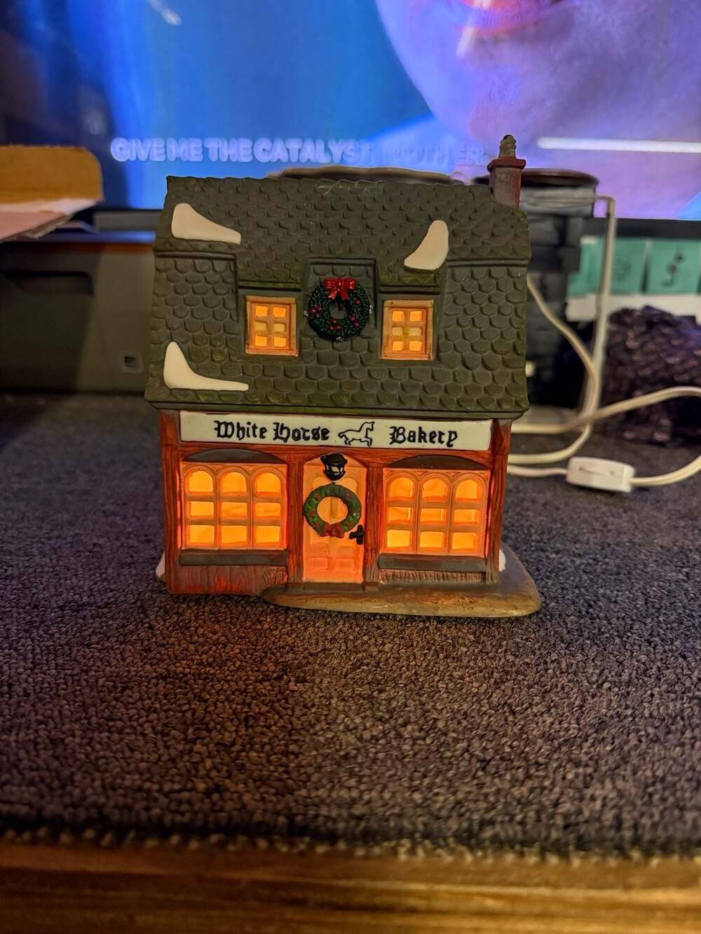 Department 56 Heritage Village Collection Dickens' Village Series White Horse Ba